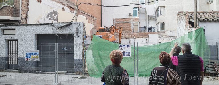 Derriban una de las últimas casas bajas antiguas de la calle Juan Muñoz