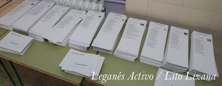 Los candidatos a la alcaldía ejercen su derecho al voto