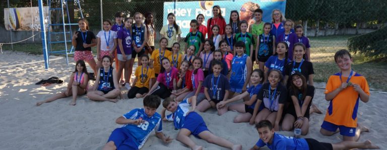 Voleibol: Las categorías inferiores disfrutaron del ‘voley playa’