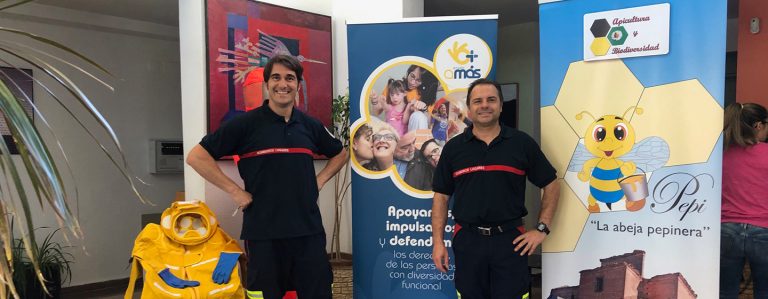 Profesionales y bomberos aprenden cómo actuar ante la avispa asiática en Leganés