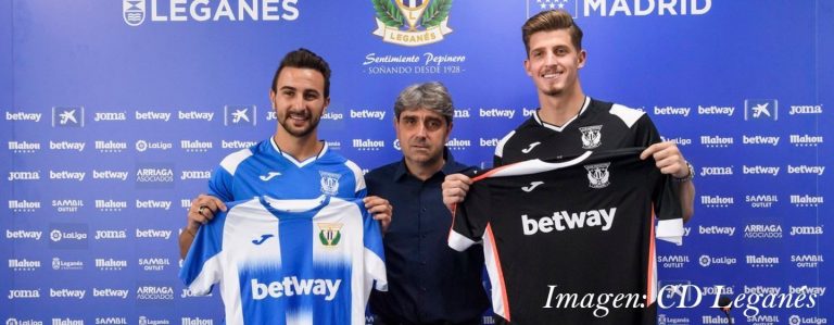 Fútbol: Muñoz y Grandi, primeros fichajes, presentados
