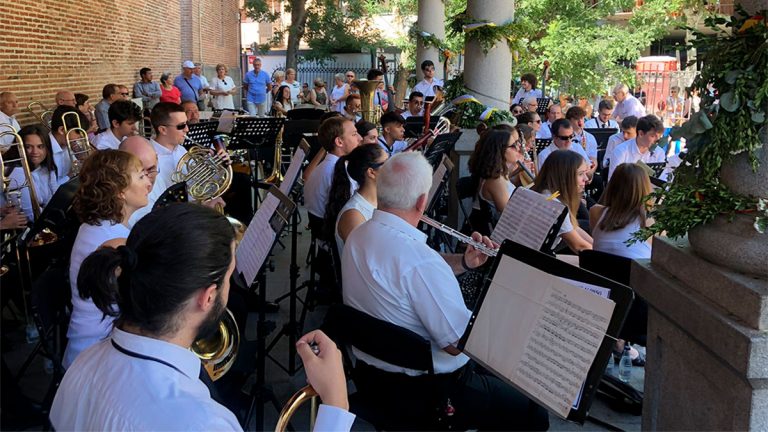 La Escuela-Conservatorio Manuel Rodríguez Sales toca para la Virgen Butarque