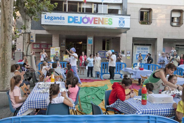 Niños y niñas de Leganés dan la bienvenida al nuevo curso con magia, juegos y retos