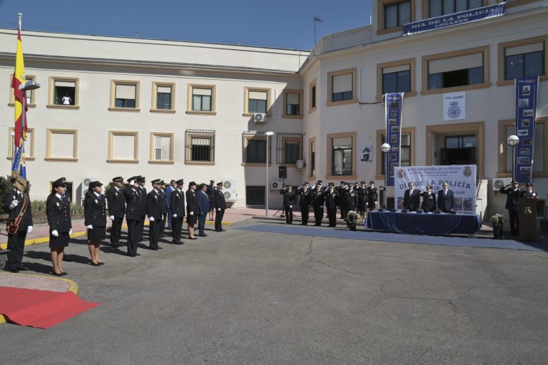 La Policía Nacional reconoce la labor de los Bomberos y trabajadores del Ayuntamiento de Leganés