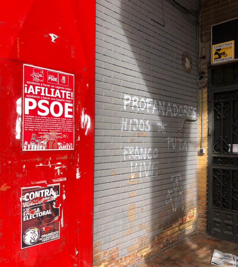 La sede del PSOE de Leganés aparece con pintadas de «Franco vive»