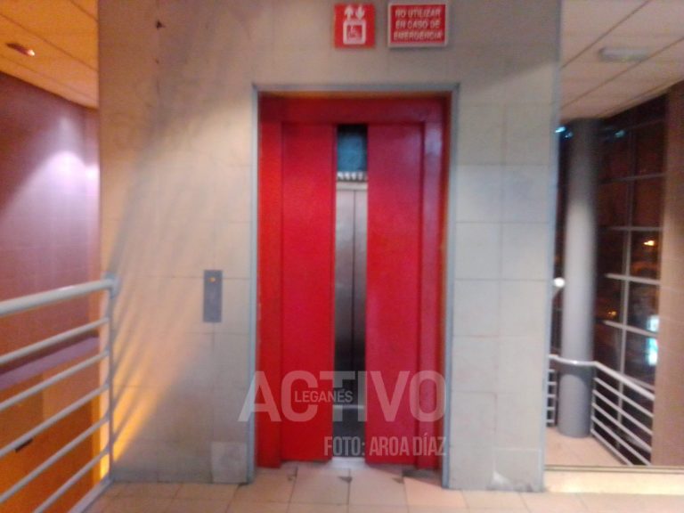 Los ascensores de la estación de Zarzaquemada, fuera de servicio