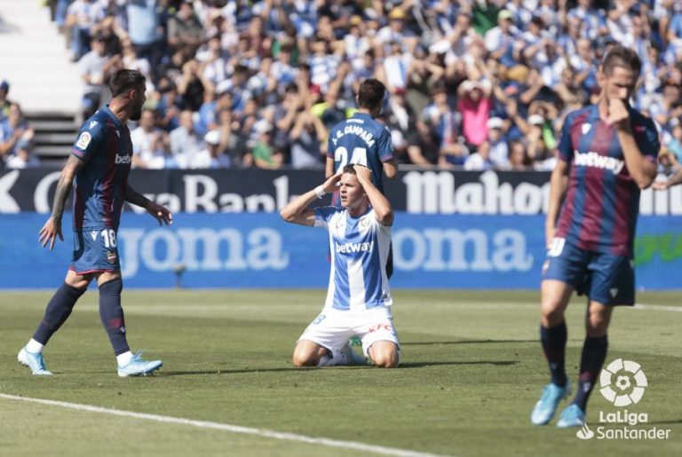 Fútbol | El árbitro y la calamidad hunden aún más al Leganés (1-2)