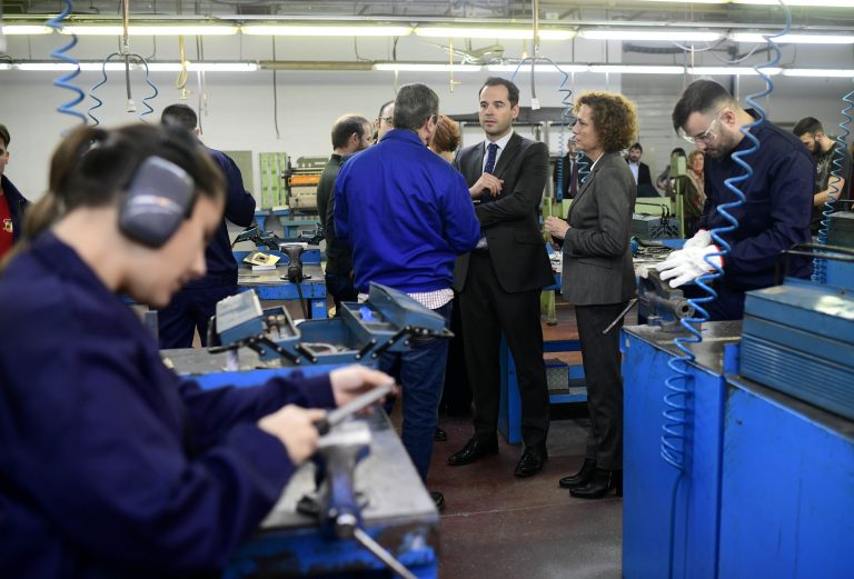 Ignacio Aguado felicita al Centro Formación Profesional para el Empleo en Electricidad, Electrónica y Aeronáutica de Leganés, «referencia nacional»
