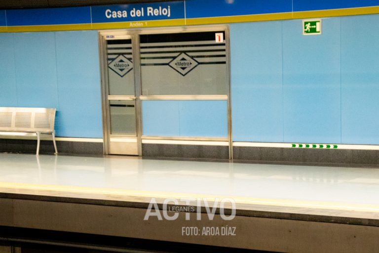 Dos vigilantes del Metro hospitalizados por una agresión en Casa del Reloj