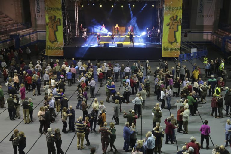 El Pabellón Europa acoge la fiesta de mayores de Leganés