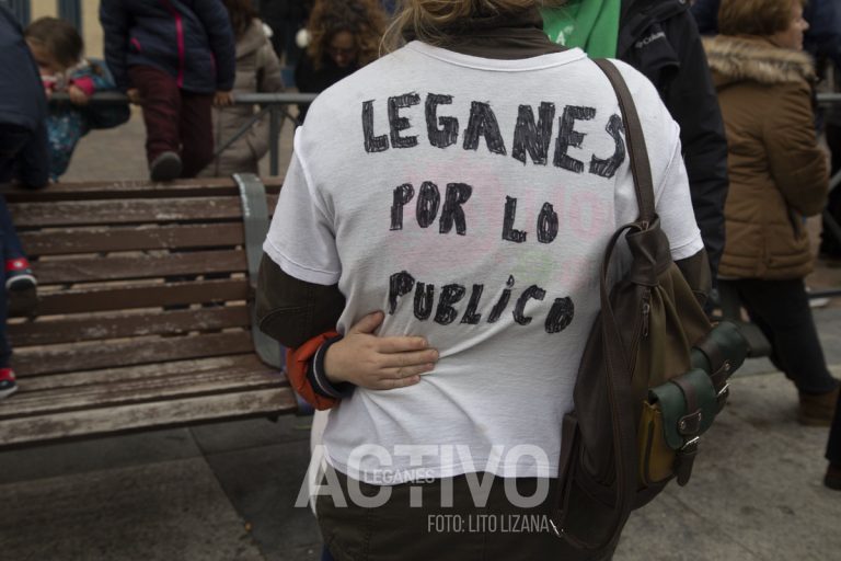 Miles de vecinos de Leganés se manifiestan por lo público