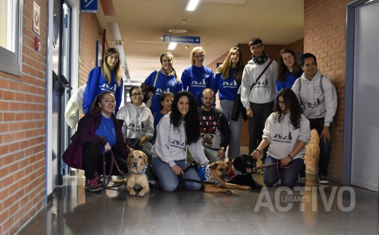 Los magos dOgRiente visitan a los pacientes del Hospital Severo Ochoa