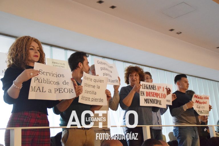Los sindicatos señalan a Javier Márquez por impedirles entrar a la Biblioteca Central