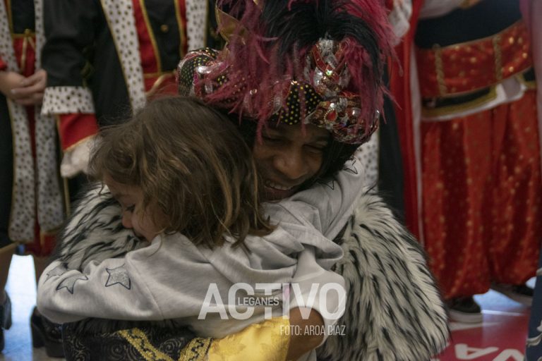Los Reyes Magos llenan de alegría los hospitales de Leganés