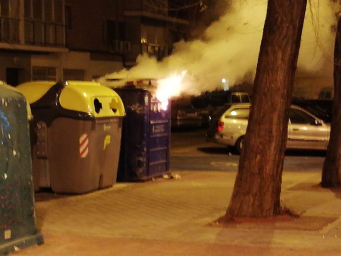 incendio contenedor papel