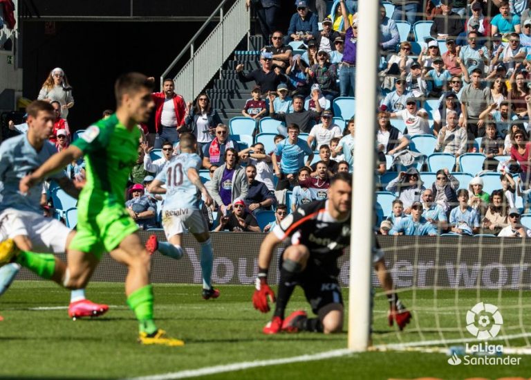 Fútbol | El Lega padece el luto por Braithwaite en Vigo