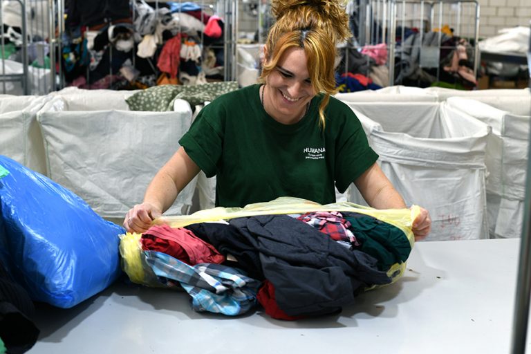 Fundación Humana recupera 21.7 toneladas de ropa en Leganés para fines sociales
