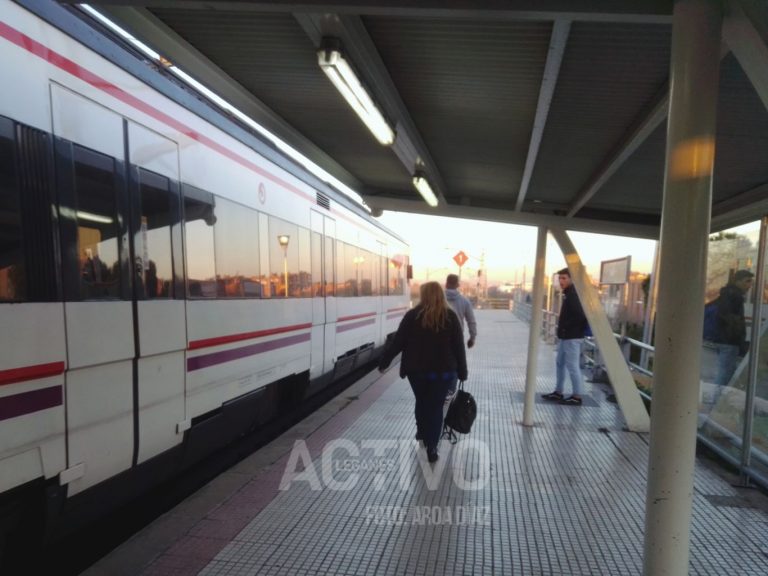 Con retrasos y sin aire acondicionado en la C5 de Renfe: «Nos va a dar un golpe de calor»