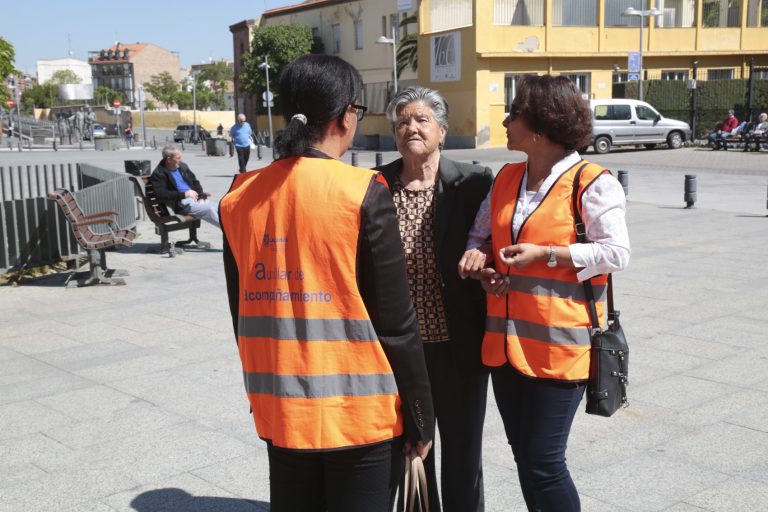 Leganés renueva el proyecto de los auxiliares de acompañamiento