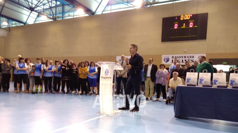 Balonmano | Manuel Cadenas reinaugura ‘su’ pabellón durante la Minicopa del Rey