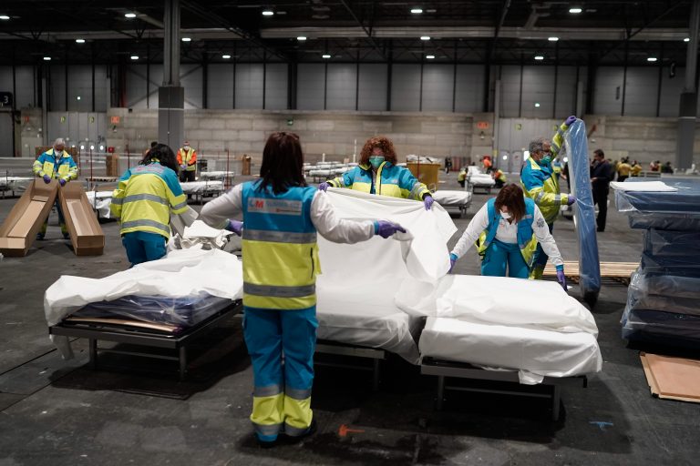La Comunidad de Madrid habilita las primeras 1.396 camas hospitalarias y de UCI en IFEMA