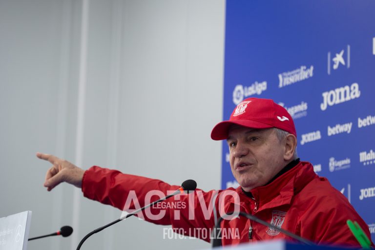 Fútbol | Aguirre: «A mi edad estos retos me dan ‘vidilla'»