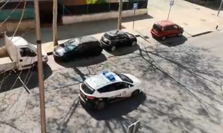Las patrullas de la Policía Local de Leganés alertan por megafonía de la cuarentena