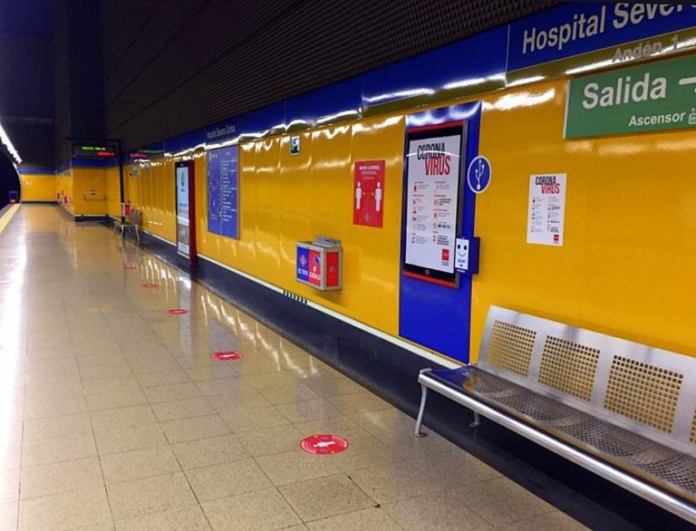 Metro de Madrid señaliza los andenes para mantener la distancia de seguridad