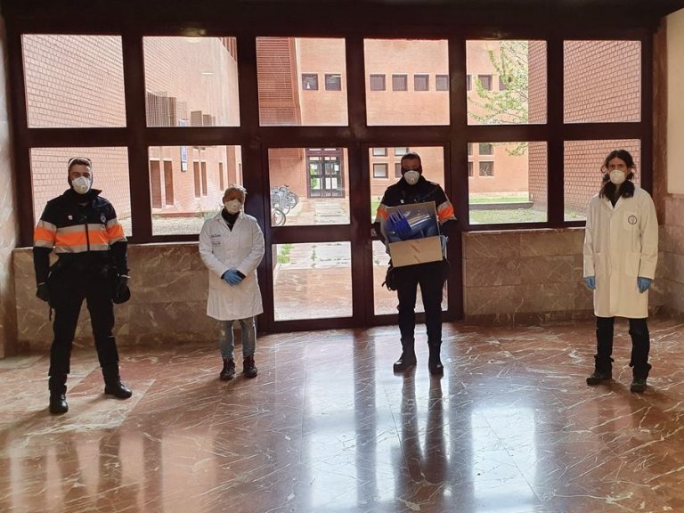 Los ‘makers’ de la UC3M hacen llegar 25 nuevas pantallas a Protección Civil