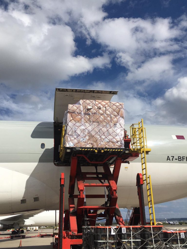 La Comunidad de Madrid recibe otro avión con 82 toneladas de material sanitario