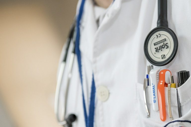 SATSE Madrid denuncia la falta de medios y los contratos precarios a sanitarios