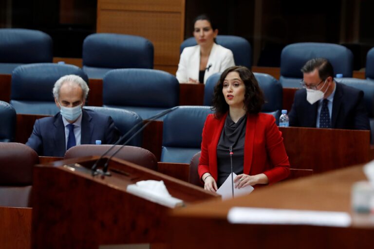 La Comunidad de Madrid aprueba la ‘Ley Maestra’ frente a la ‘Ley Celáa’