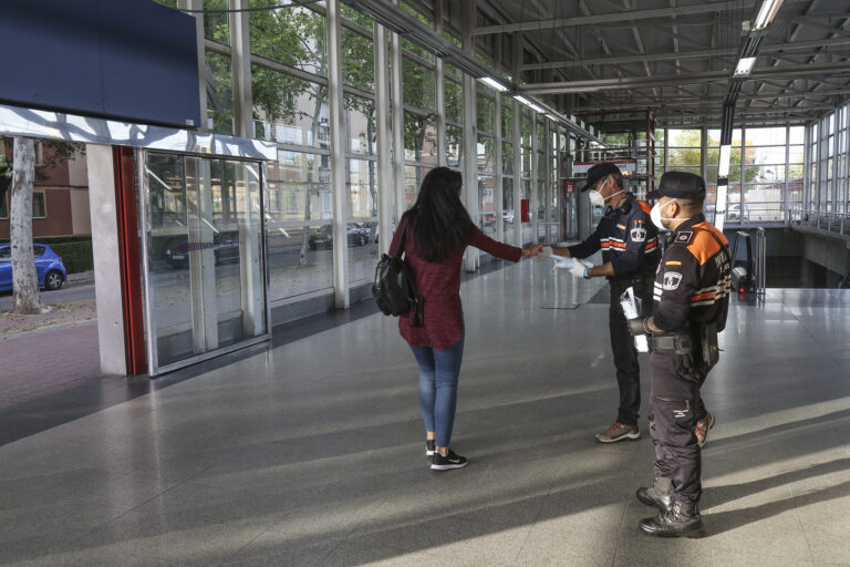 Las multas que acarrea no portar mascarilla en el transporte público madrileño