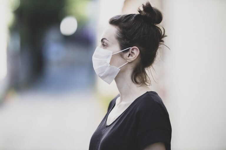 El uso de mascarilla en la vía pública pasa a ser obligatorio este jueves