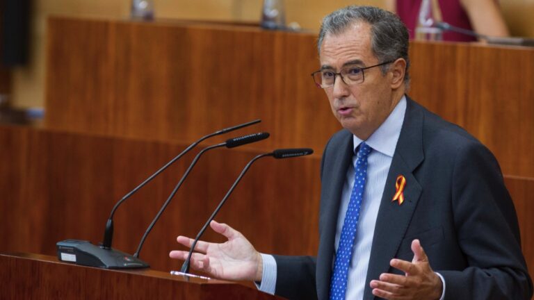 La Comunidad de Madrid plantea tres posibles escenarios para el inicio del próximo curso escolar