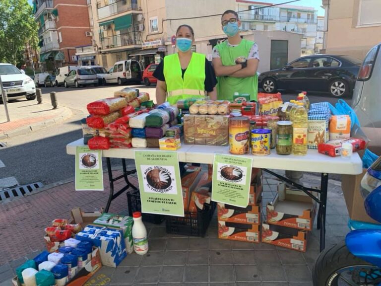La prolífica recogida de alimentos de ‘Manos solidarias en Zarzaquemada’ contempla nuevas acciones