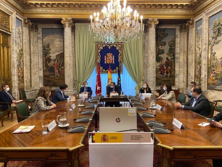 Alcaldes de municipios de Madrid piden la gestión del superávit municipal