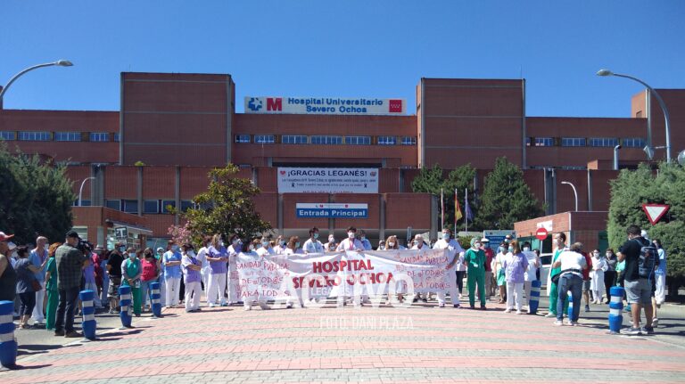 Los trabajadores del Hospital Severo Ochoa exigen rectificación al alcalde