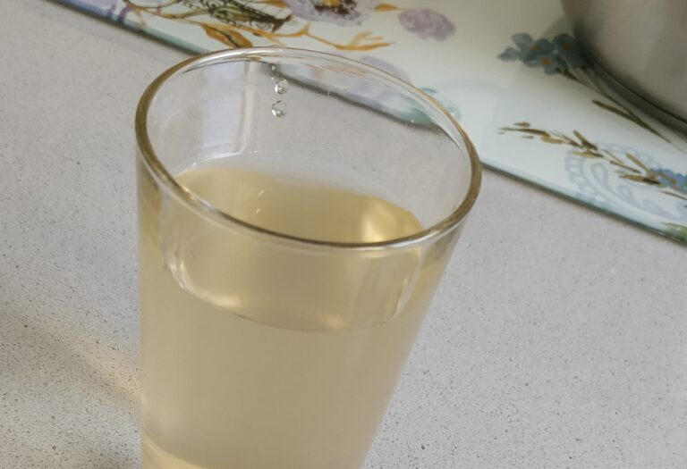 Vecinos de San Nicasio alertan de casos de agua turbia procedente de sus grifos