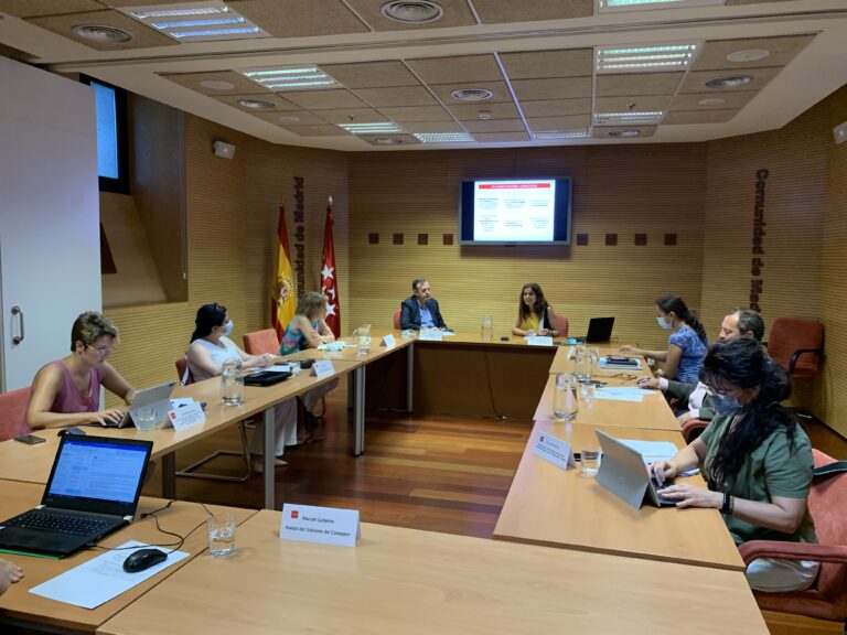 La Comunidad de Madrid ultima la ley que supondrá la universalización de los servicios sociales