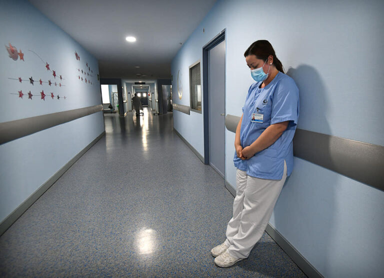 La ‘Plataforma Severo’ alerta de más de 50 bajas en el hospital a causa del COVID-19