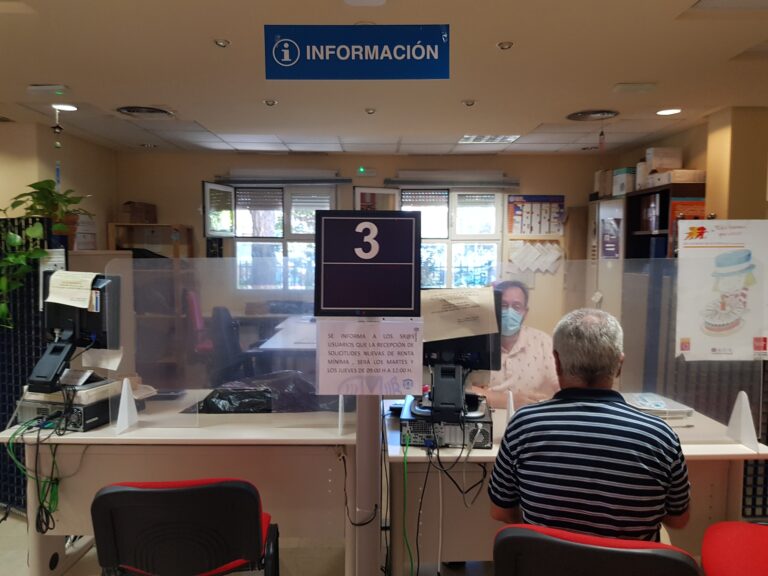 El Ayuntamiento de Leganés instala 250 mamparas en los edificios municipales