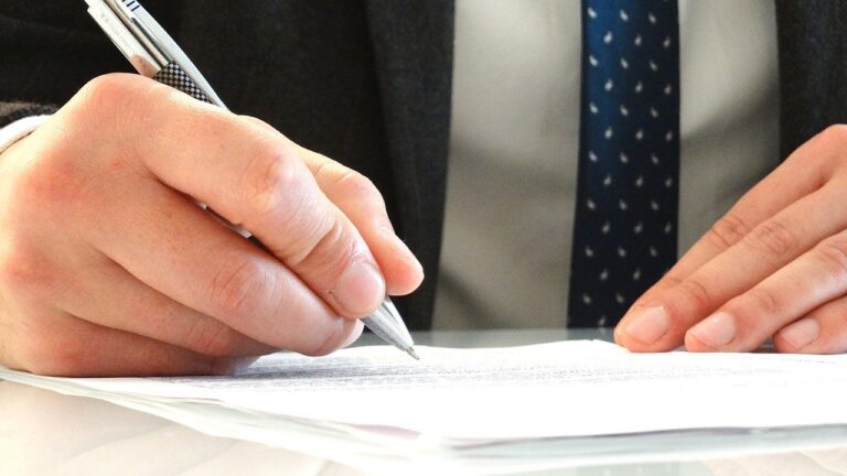 Estafa más de 100.000€ haciéndose pasar por abogada durante más de tres años
