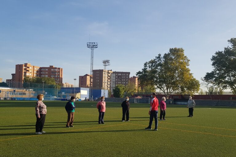 Las más de 200 ancianas pepineras ya tienen su gimnasia para mayores