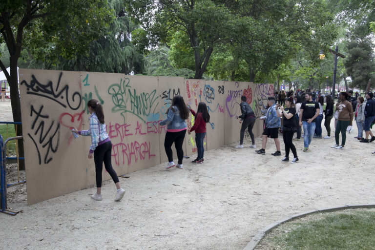 Jóvenes de Leganés crearán un mural colaborativo en el Centro Dejóvenes con Suso 33 y Ju Mu