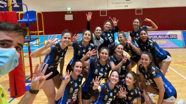 Voleibol | Las chicas mantienen el liderato tras una igualada victoria