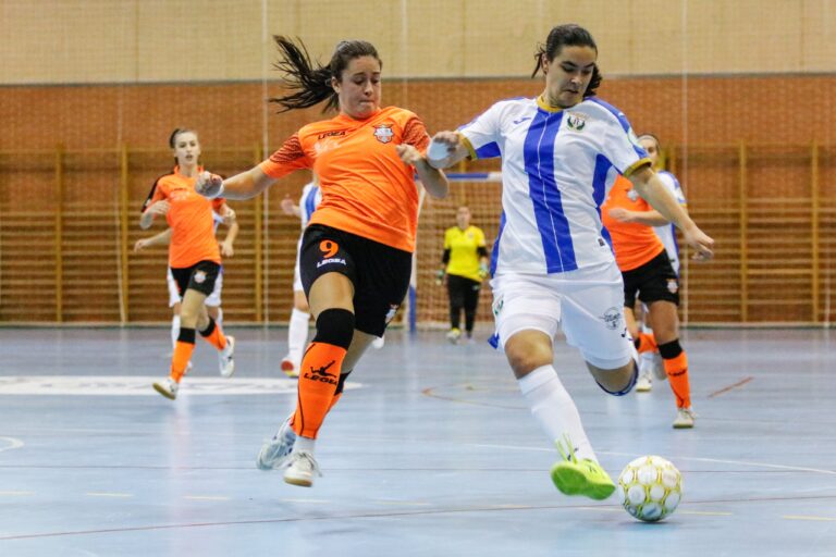 Fútbol Sala | Ocho meses después las chicas firman una fiesta de goles en su debut liguero