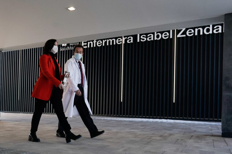 «Esto es un caos», el testimonio de una trabajadora del Hospital Isabel Zendal