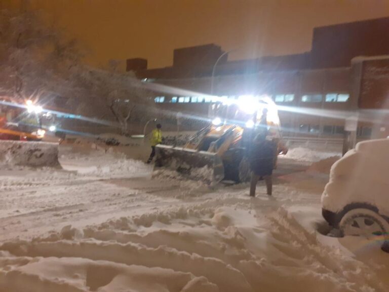 Cortado el servicio de Cercanías y autobuses tras la nevada