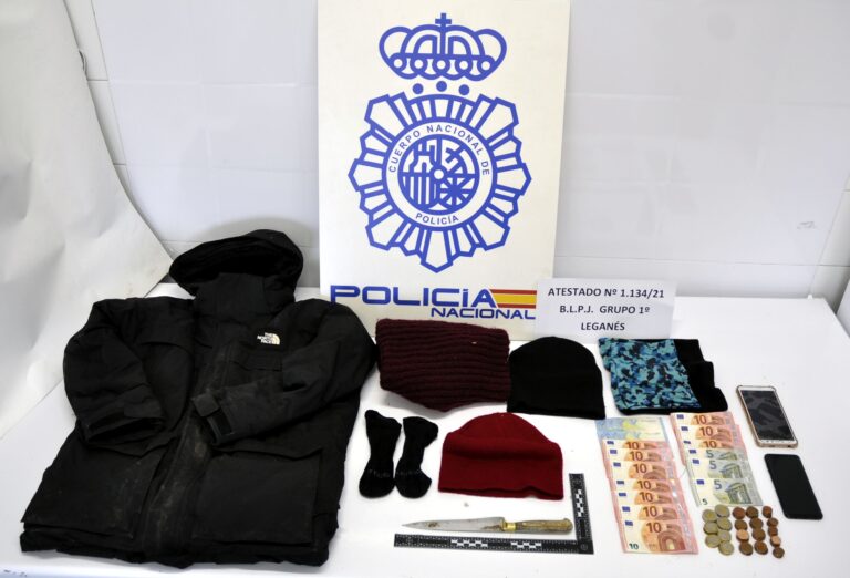 La Policía Nacional detiene “in fraganti” a dos autores de numerosos atracos con arma blanca en comercios